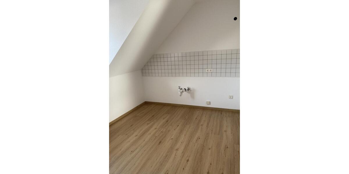 Dachgeschoßwohnung Neustadt an der Waldnaab - 1 Zimmer, 61 m&sup2;, 550&euro; | Angebot:26133090