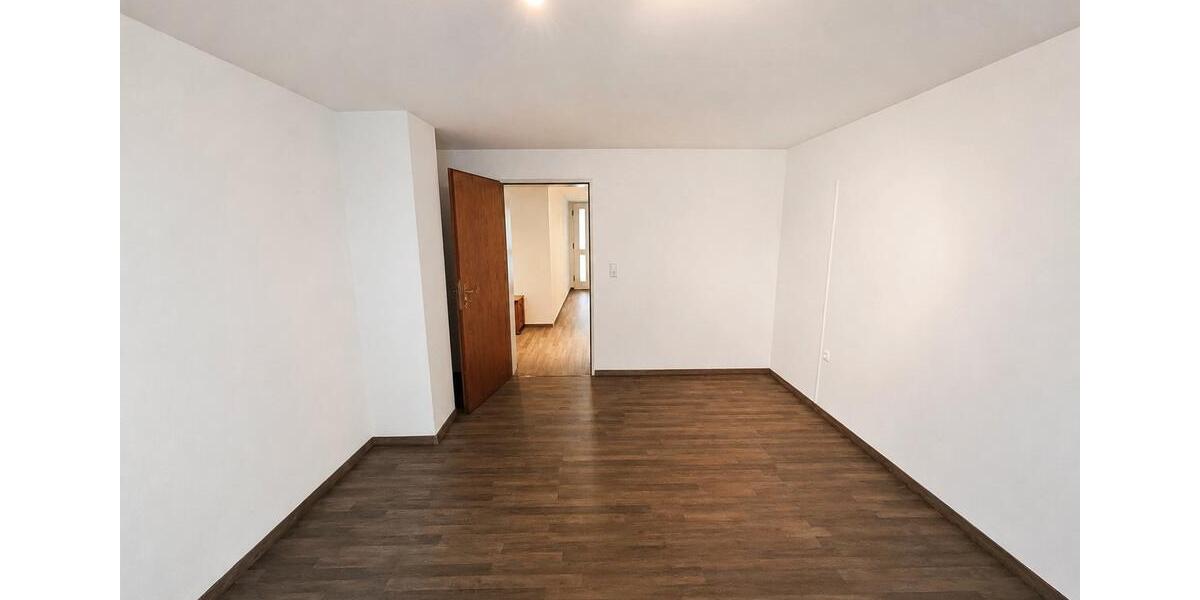 Etagenwohnung Kenn - 2 Zimmer, 83 m&sup2;, 620&euro; | Angebot:26699984