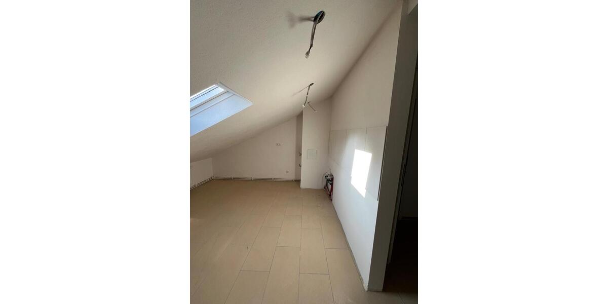 Dachgeschoßwohnung Pforzheim - 1.5 Zimmer, 45 m&sup2;, 680&euro; | Angebot:24643978