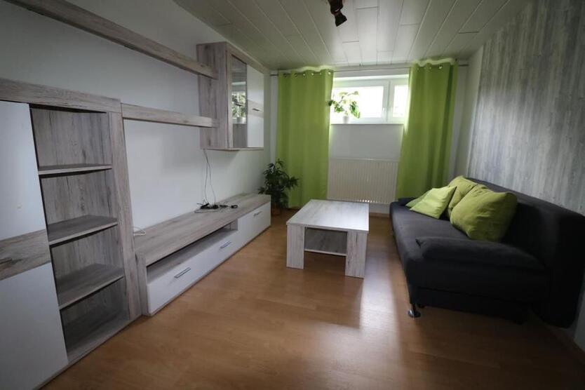 Souterrain-Wohnung mit Einbauküche in zentraler lage