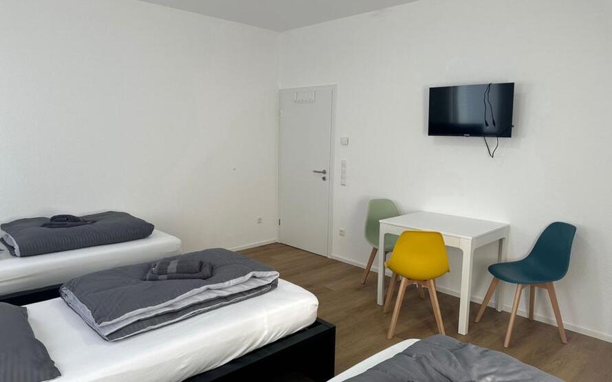 Gästezimmer mit TV, Internet, 2x EtagenduscheWC, Gästeküche, Waschmaschine und Trockner zimmer