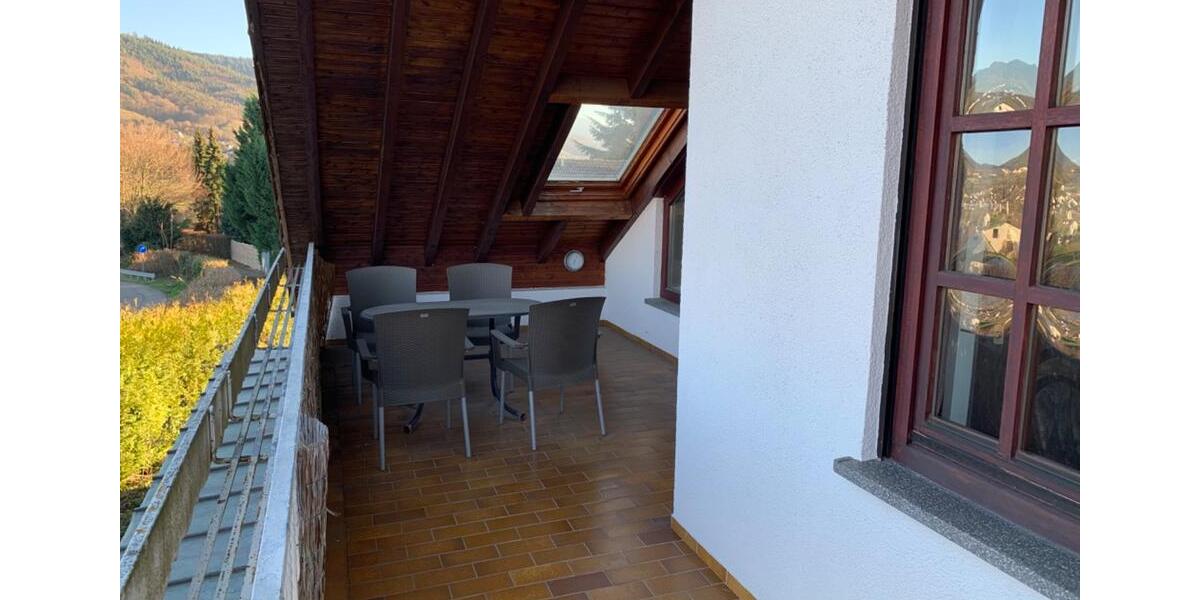 Helle ruhige 2 Zimmer Dachgeschoss-Wohnung mit großem Balkon 2 zimmer