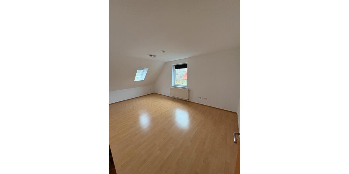 Dachgeschoßwohnung Kassel Niederzwehren - 6 Zimmer, 140 m&sup2;, 1.500&euro; | Angebot:24306839