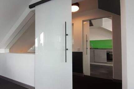 Kleines Penthouse***2 Balkone***Fahrstuhl***Einbauküche 2 zimmer