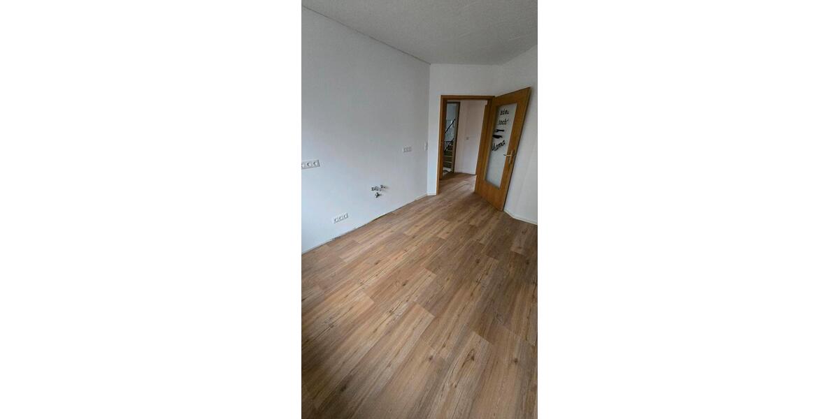 Erdgeschoßwohnung Schwalmstadt - 4 Zimmer, 95 m&sup2;, 750&euro; | Angebot:24362229