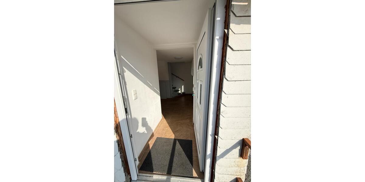 Dachgeschoßwohnung Schmitten im Taunus - 4 Zimmer, 100 m&sup2;, 900&euro; | Angebot:25258418