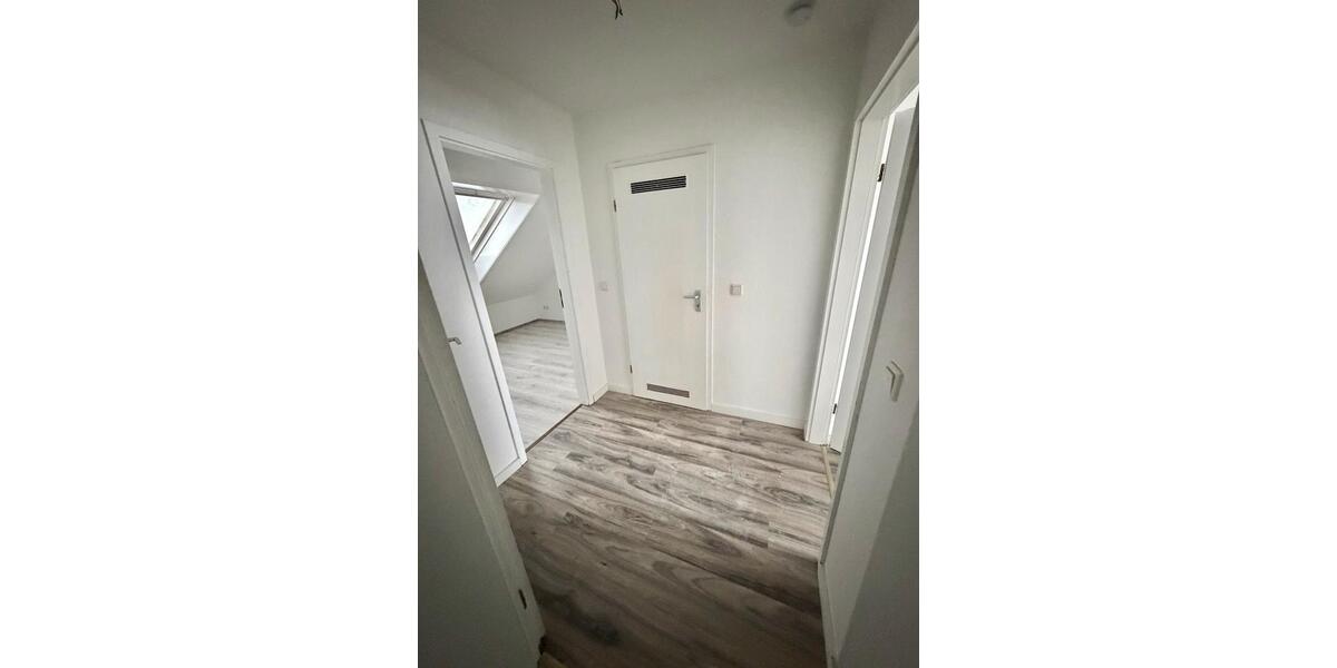 Dachgeschoßwohnung Wuppertal Eckbusch - 5 Zimmer, 90 m&sup2;, 900&euro; | Angebot:24434547