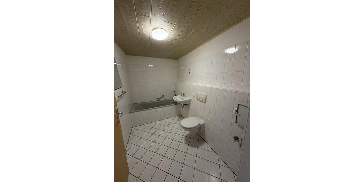 Etagenwohnung Meuselwitz - 3 Zimmer, 75 m&sup2;, 390&euro; | Angebot:25351908
