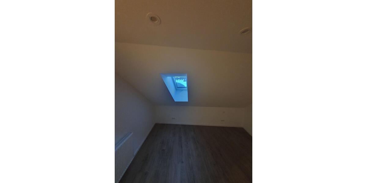 Charmante Dachgeschosswohnung in Hannover - Perfekt für modernes Wohnen 3 zimmer