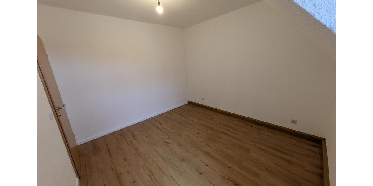 Dachgeschoßwohnung Groitzsch - 3 Zimmer, 60 m&sup2;, 390&euro; | Angebot:25935597