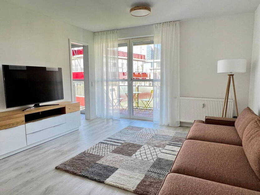 Moderne, vollmöblierte 1,5-Zimmer-Wohnung mit Balkon in Berlin-Mitte - nur für berufstätige Paare