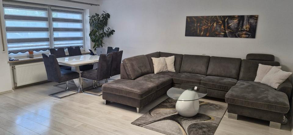 3 Zimmer Wohnung teilmöbliert