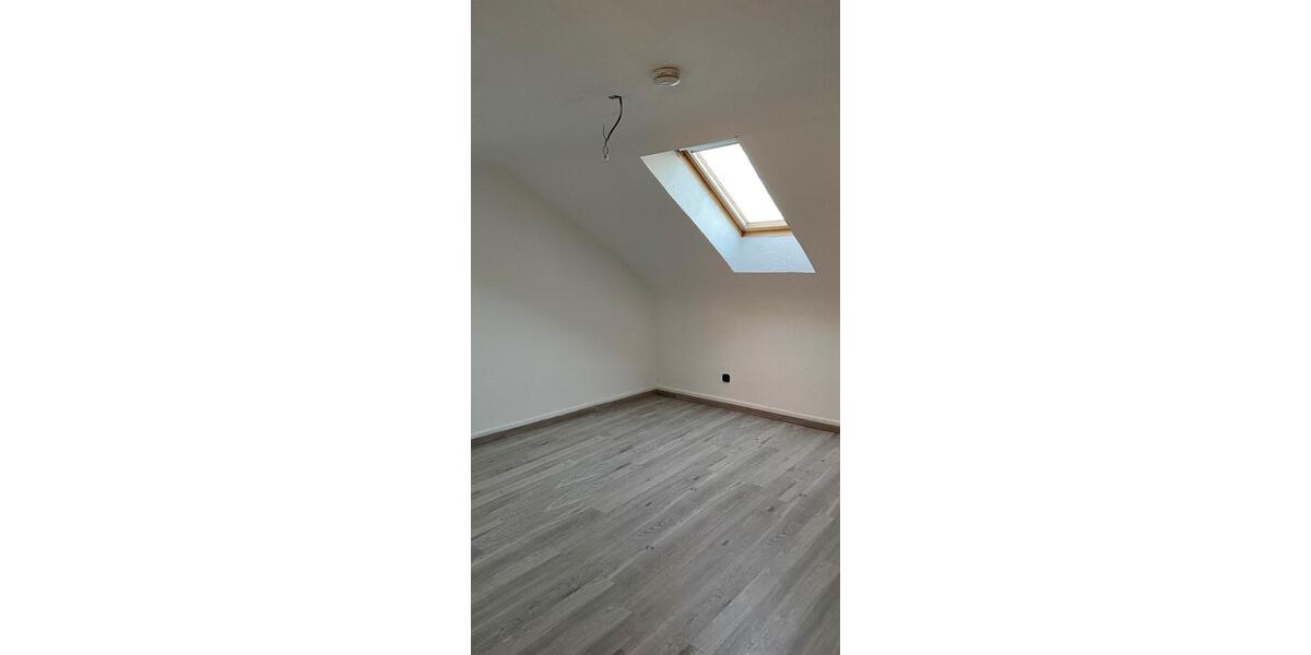 Dachgeschoßwohnung Saarwellingen - 2 Zimmer, 54 m&sup2;, 400&euro; | Angebot:25971128