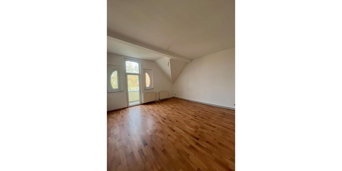 Dachgeschoßwohnung Zeitz - 3 Zimmer, 96 m&sup2;, 765&euro; | Angebot:25052324