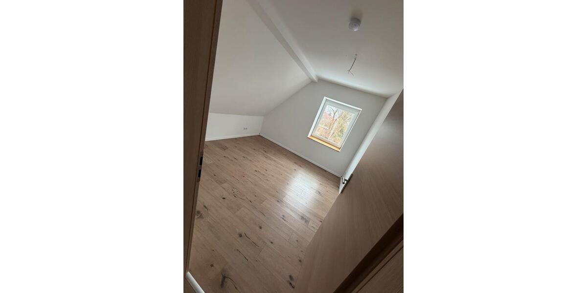 Dachgeschoßwohnung Stapel - 3 Zimmer, 80 m&sup2;, 1.000&euro; | Angebot:24818586