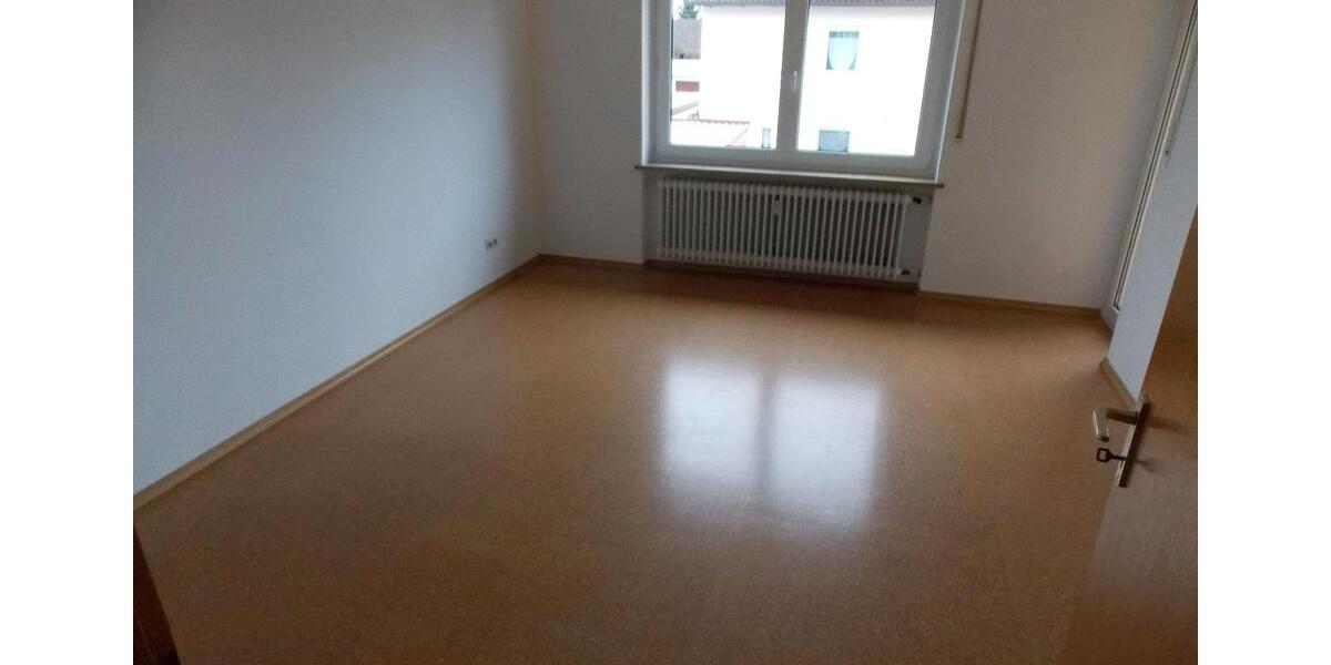 Etagenwohnung Tussenhausen - 4 Zimmer, 100 m&sup2;, 900&euro; | Angebot:26049381