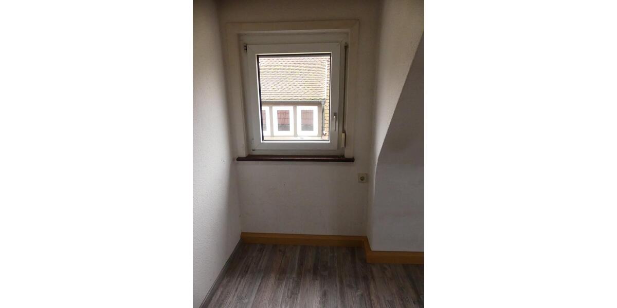 Dachgeschoßwohnung Kornwestheim - 3 Zimmer, 55 m&sup2;, 2.050&euro; | Angebot:25164129