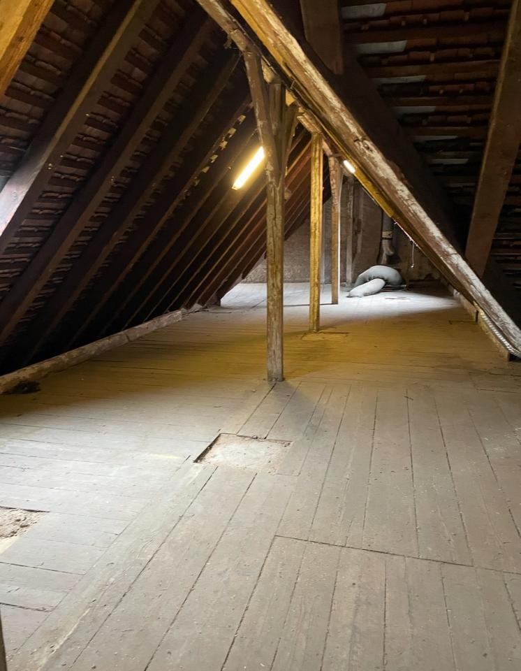 Lagerraum im Dachgeschoss in der Weststadt zu vermieten zimmer