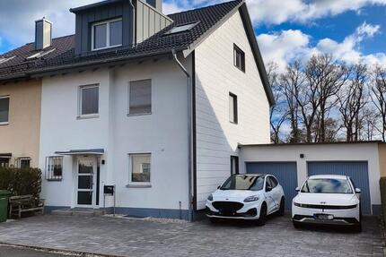 Haus Buckenhof - 5 Zimmer, 170 m&sup2;, 2.465&euro; | Angebot:26048193