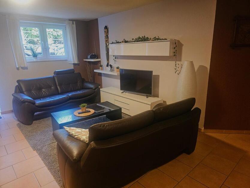 Möblierte Souterrain Wohnung, befristet 60mq zimmer