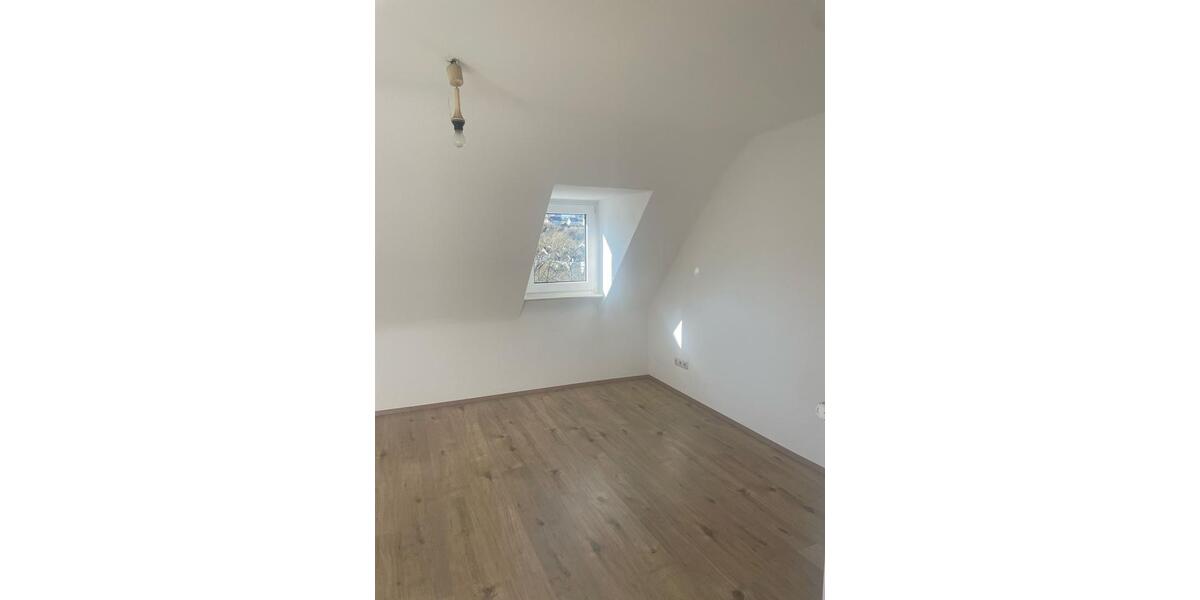 Dachgeschoßwohnung Gerolstein - 1.5 Zimmer, 34 m&sup2;, 480&euro; | Angebot:24715941