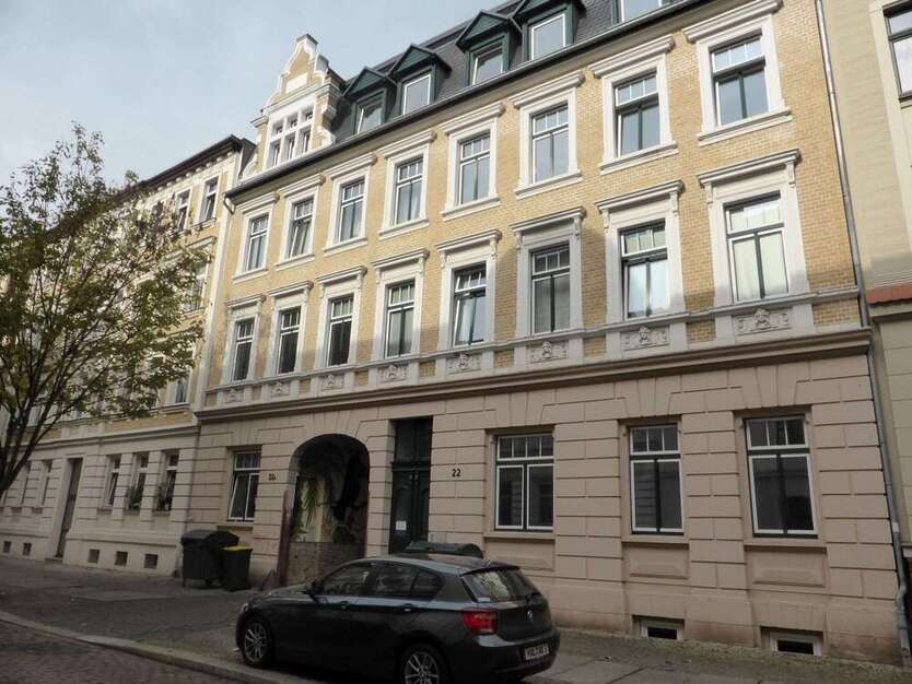 Wohnung zum Mieten in Halle 220 € 27 m²
