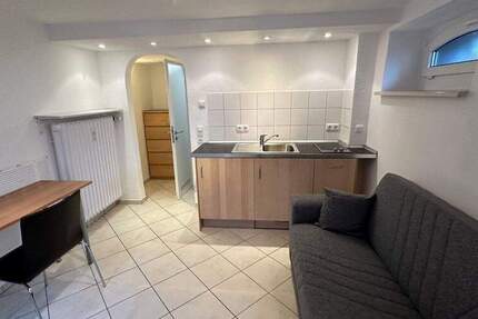 Möblierte 1 - Zimmer - UntergeschossWohnung (KellerWohnung) mit Einbauküche und separatem Eingang