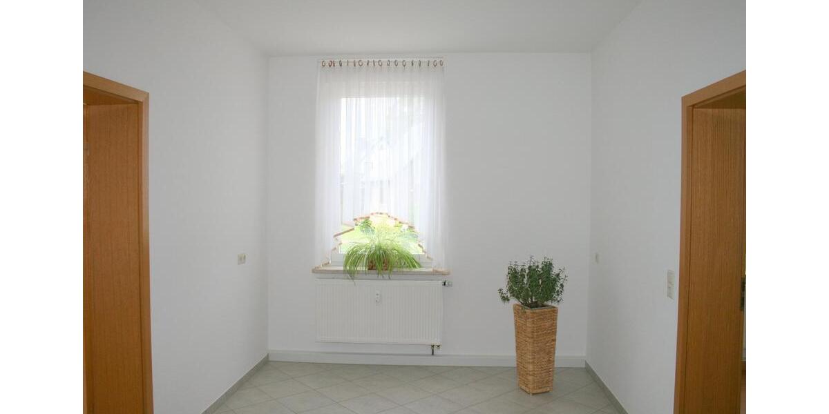 Erdgeschoßwohnung Gersdorf - 2 Zimmer, 57 m&sup2;, 300&euro; | Angebot:24627469