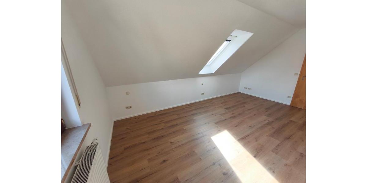 3 Zi. Wohnung im DG (1.OG) mit Balkon und Carport - Etagenwohnung Pommersfelden | Angebot:27230171