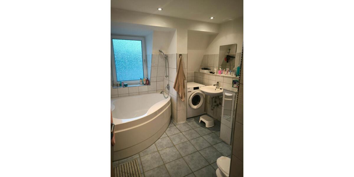 Dachgeschoßwohnung Essen Stadtbezirk III - 4 Zimmer, 145 m&sup2;, 1.200&euro; | Angebot:26521308