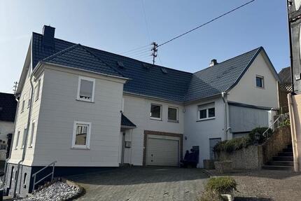 Haus Haiger - 8 Zimmer, 150 m&sup2;, 1.200&euro; | Angebot:25496753