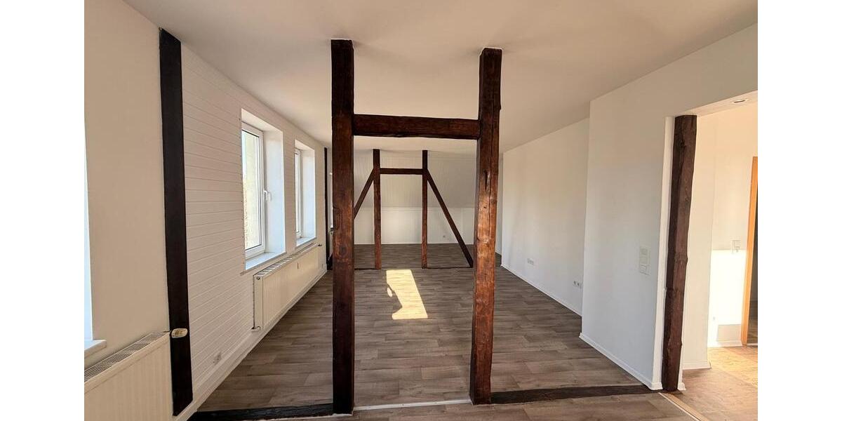 Dachgeschoßwohnung Oelsnitz (Erzgebirge) - 3 Zimmer, 88 m&sup2;, 484&euro; | Angebot:25881004