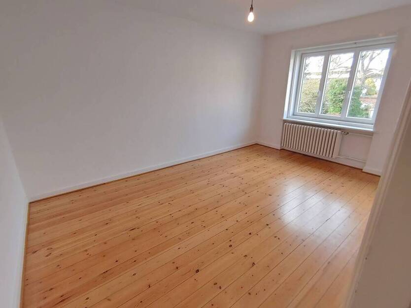 Nähe Stadtpark: Ruhige 4-Zimmer-Wohnung mit Süd-West-Loggia in 23568 Lübeck-St.Gertrud, Lutherstr.