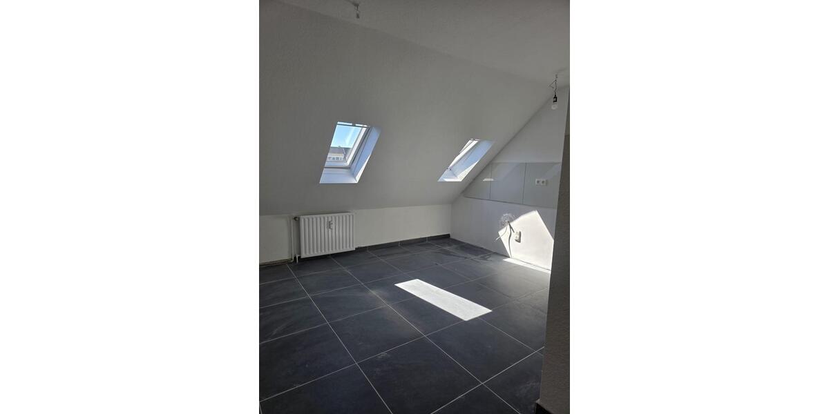 Dachgeschoßwohnung Essen Stadtbezirk III - 4 Zimmer, 102 m&sup2;, 850&euro; | Angebot:26539976