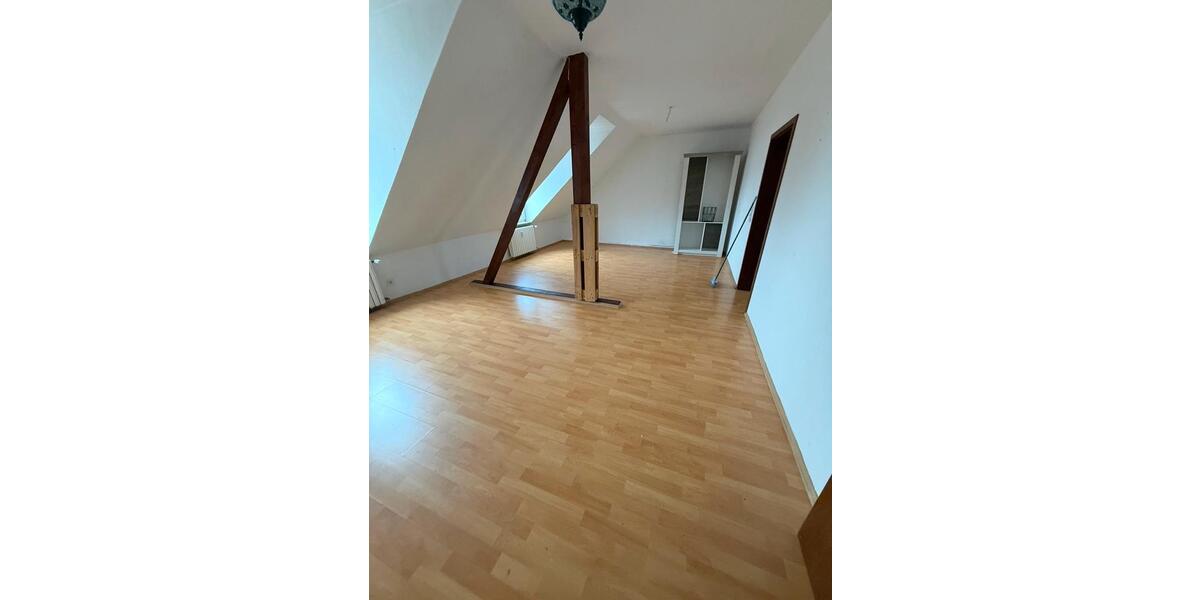 Dachgeschoßwohnung Essen Stadtbezirk IV - 3 Zimmer, 75 m&sup2;, 550&euro; | Angebot:26491263