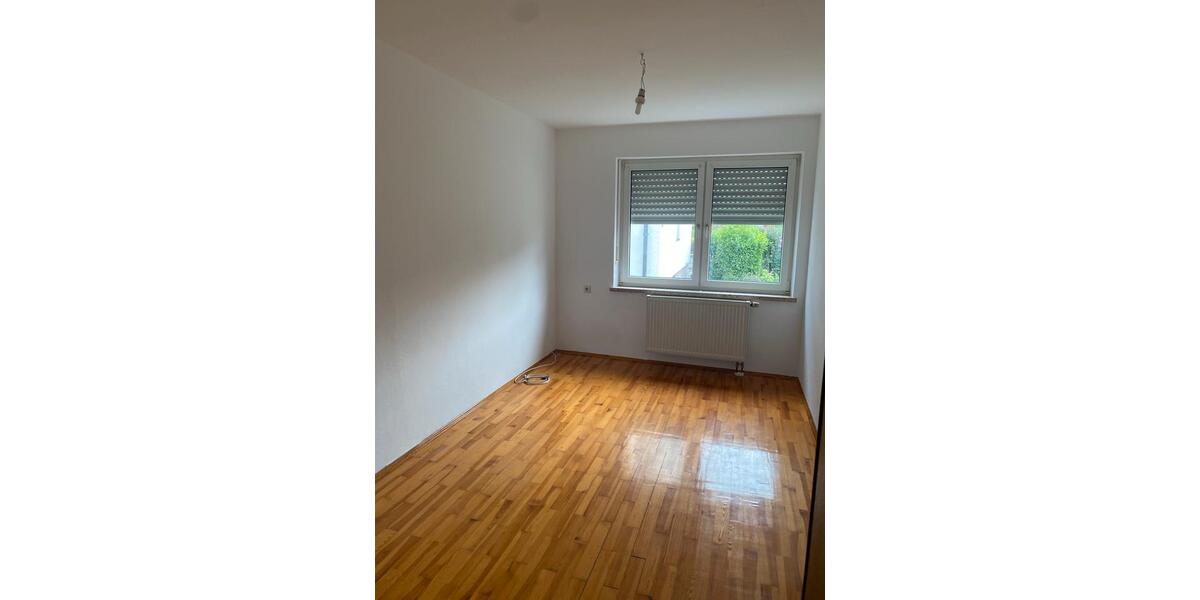 4-Zimmer-Wohnung in Tegernheim ab 01.04.2026 zu vermieten 4 zimmer