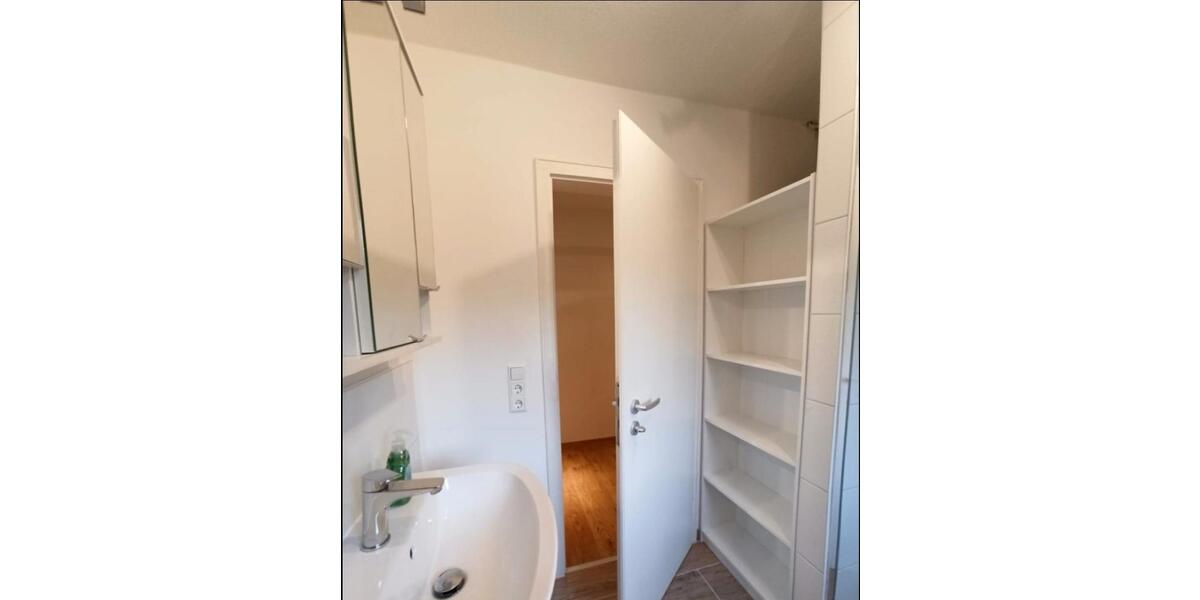 1 WG-Zimmer in sonniger, renovierten Berufstätigen-WG 1 zimmer