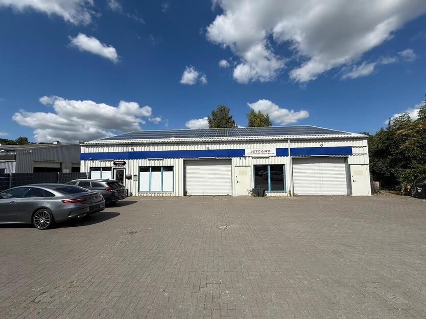 Lagerhalle zzgl. Büros zu vermieten! Stellplätze vorhanden