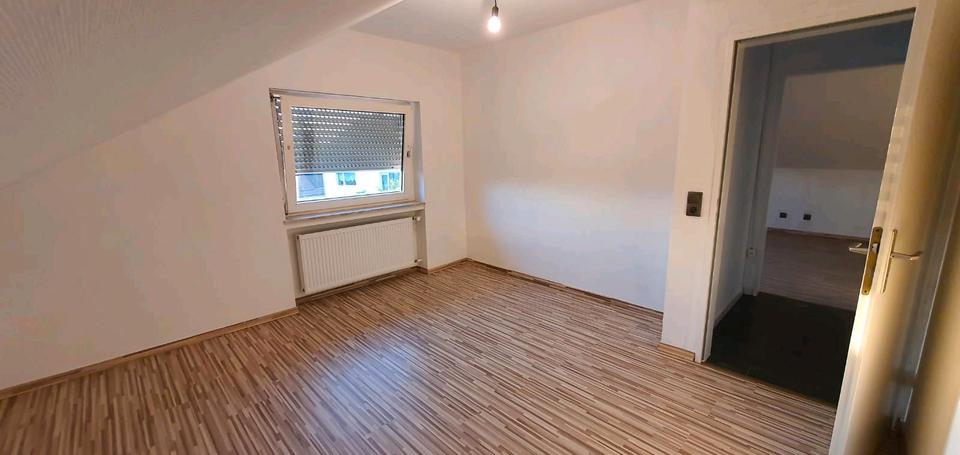 Dachgeschoßwohnung Eichenzell - 4 Zimmer, 100 m&sup2;, 1.000&euro; | Angebot:25138918