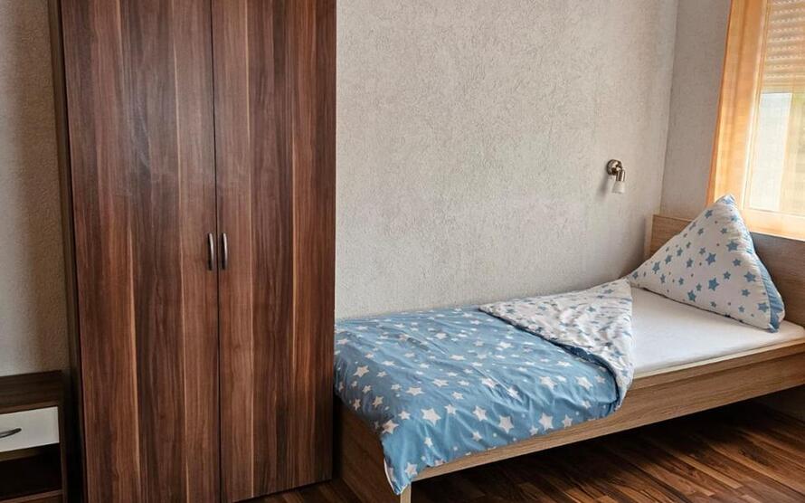WG Zimmer mit Internet, TV, Gästeküche, EtagenduscheWc und Waschmaschine zimmer