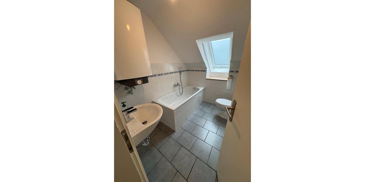 Dachgeschoßwohnung Nürnberg Altenfurt - 3 Zimmer, 75 m&sup2;, 1.200&euro; | Angebot:26049421