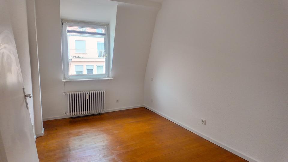 Dachgeschoßwohnung Saarbrücken - 4 Zimmer, 92 m&sup2;, 750&euro; | Angebot:26488823