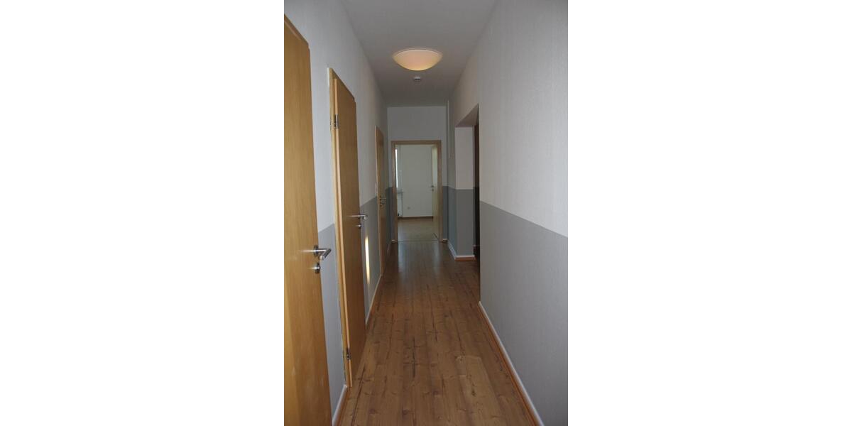 Etagenwohnung Suderburg - 6 Zimmer, 200 m&sup2;, 1.300&euro; | Angebot:25890682