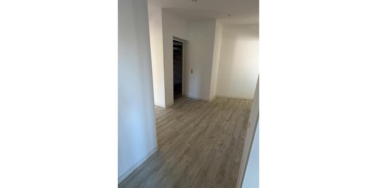 Etagenwohnung Barntrup - 2 Zimmer, 80 m&sup2;, 790&euro; | Angebot:25368122