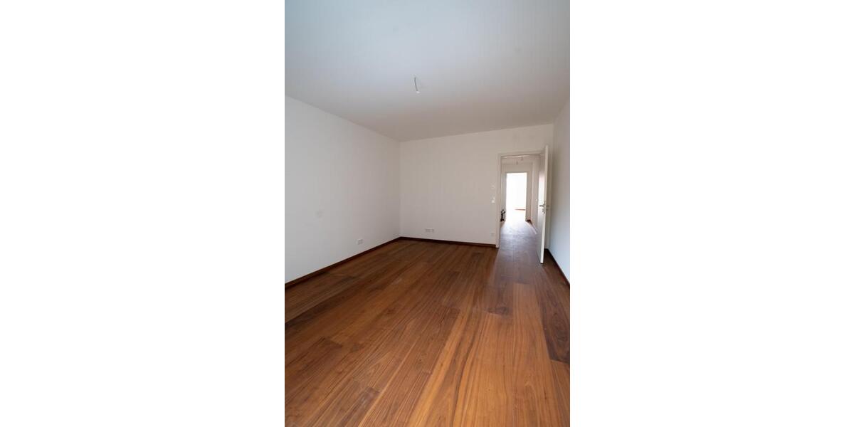 Etagenwohnung Frankfurt (Oder) - 2 Zimmer, 77 m&sup2;, 1.077&euro; | Angebot:25323143