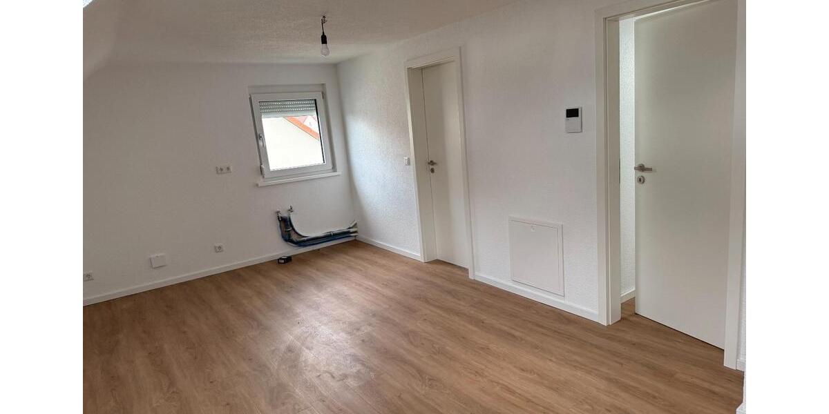 Dachgeschoßwohnung Niederwerrn - 1 Zimmer, 48 m&sup2;, 550&euro; | Angebot:26560562