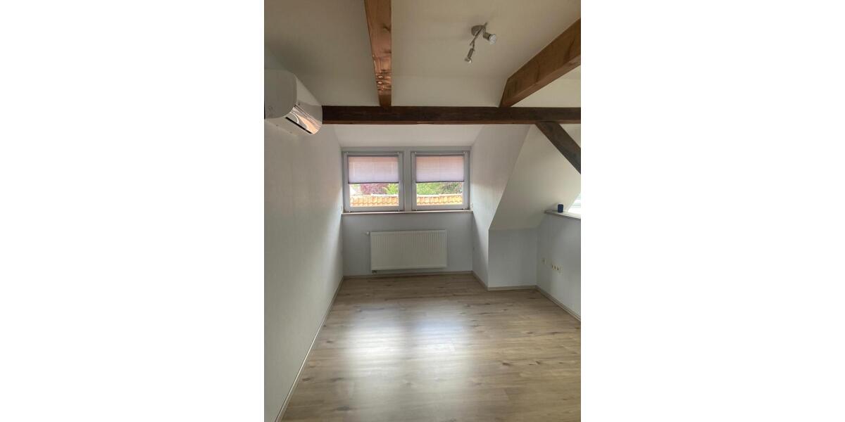 Dachgeschosswohnung mit Klima Balkon EBK Neuzustand Unikat 2 zimmer