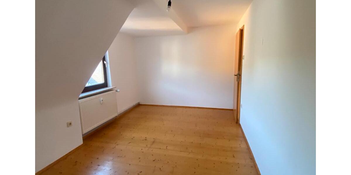 Dachgeschoßwohnung Eschwege - 2 Zimmer, 55 m&sup2;, 400&euro; | Angebot:26125460