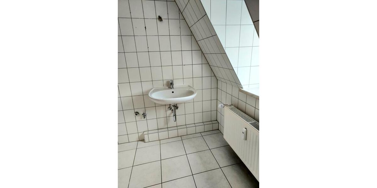 Dachgeschoßwohnung Meerane - 3 Zimmer, 67 m&sup2;, 385&euro; | Angebot:26020688