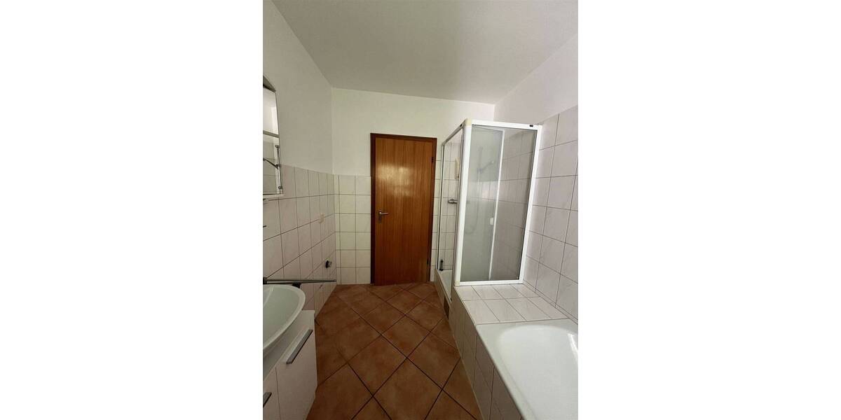 Etagenwohnung Bad Karlshafen Gartenstadt - 3 Zimmer, 105 m&sup2;, 675&euro; | Angebot:25695344